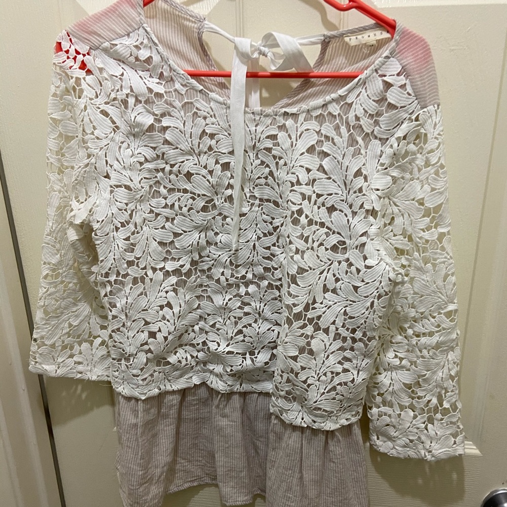 Promesa Top SZ. M. EUC. Clean & Smoke-Free home.